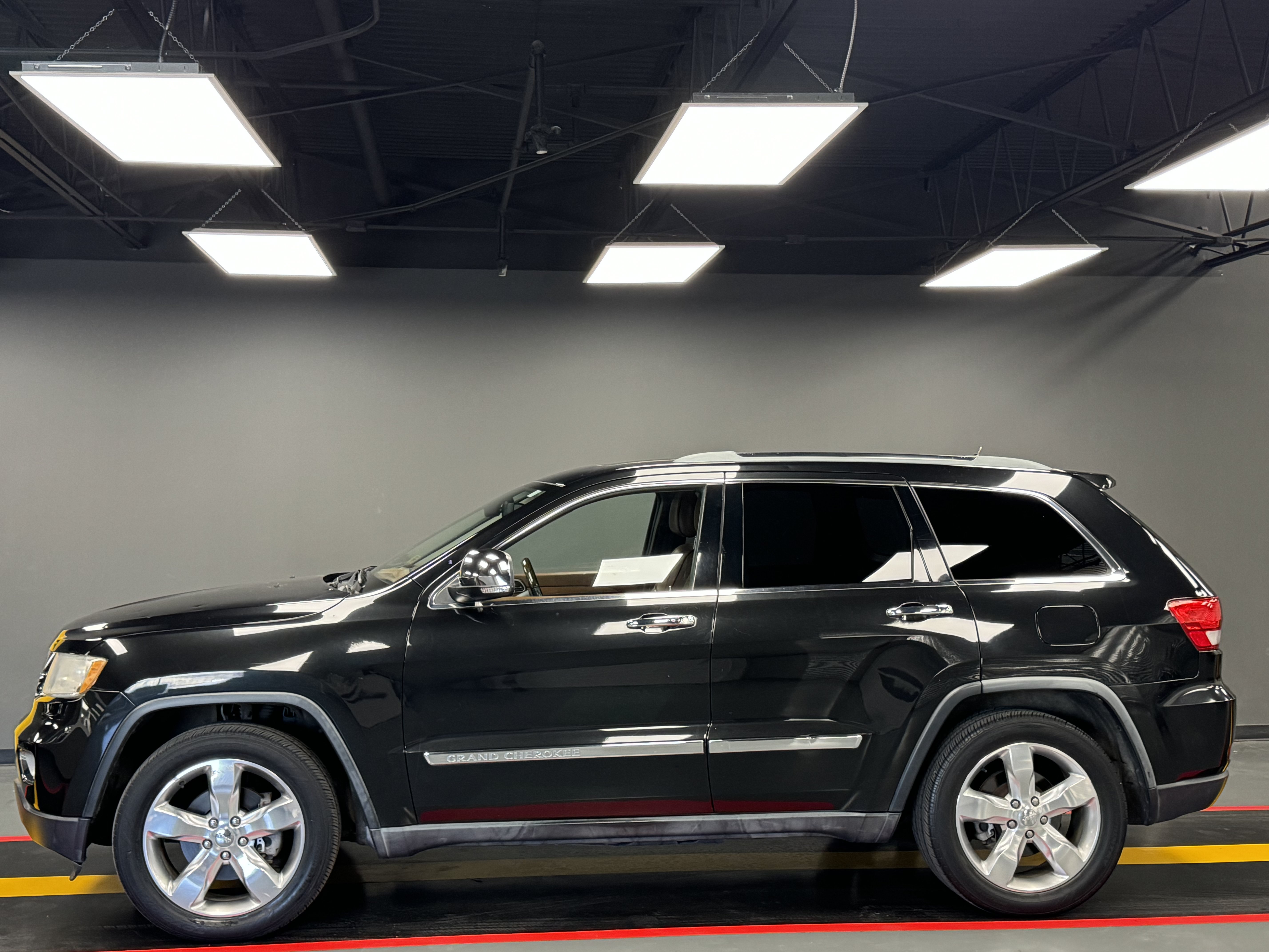 Used 2011 Jeep Grand Cherokee Overland Summit AWD/4WD image 3