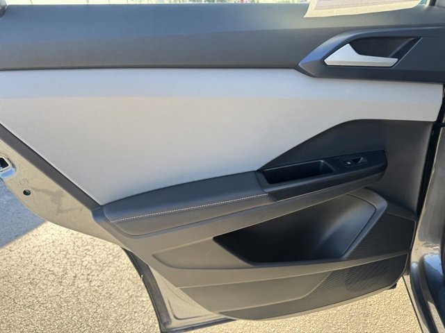 Used 2024 Volkswagen Taos SE image 9