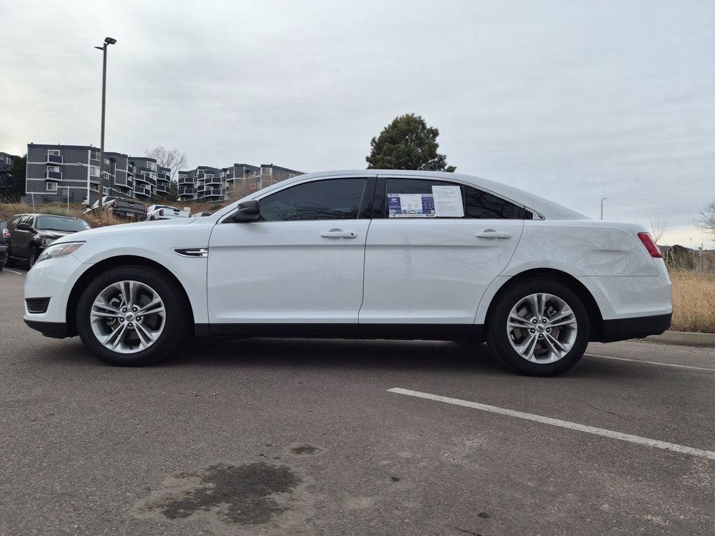 Used 2019 Ford Taurus SE image 4