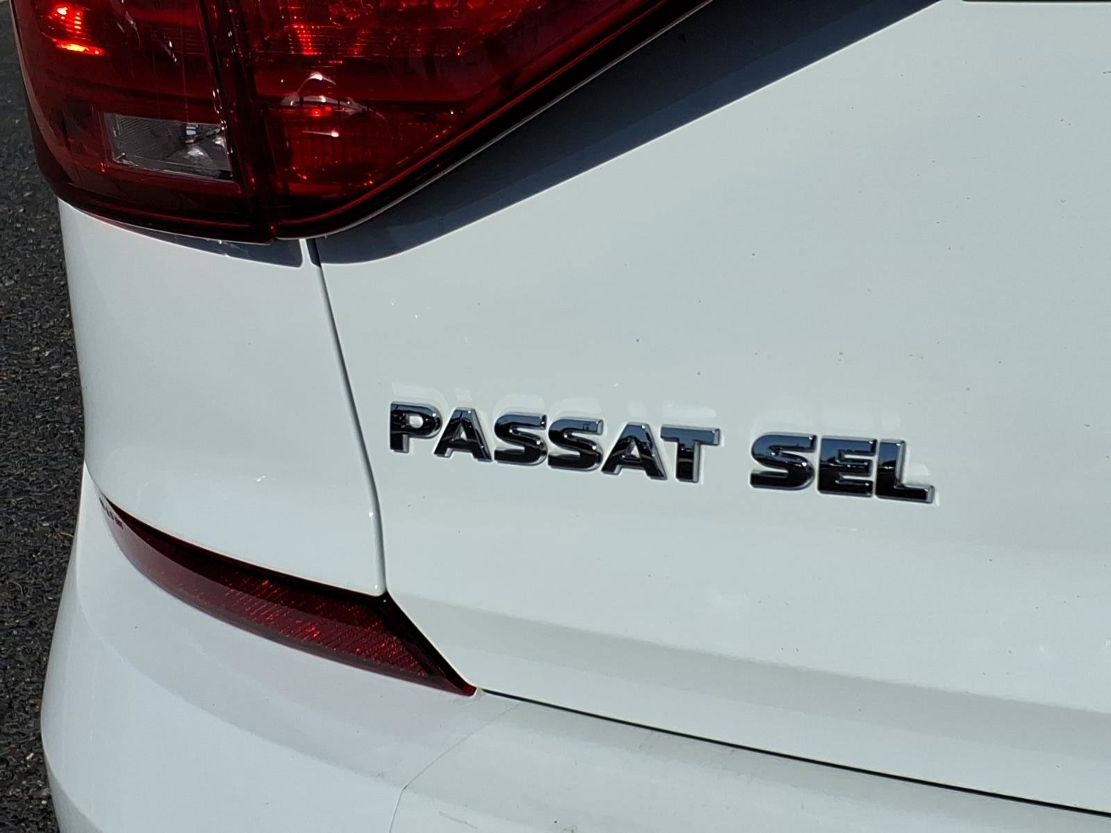 Used 2016 Volkswagen Passat 1.8T SEL Premium image 16