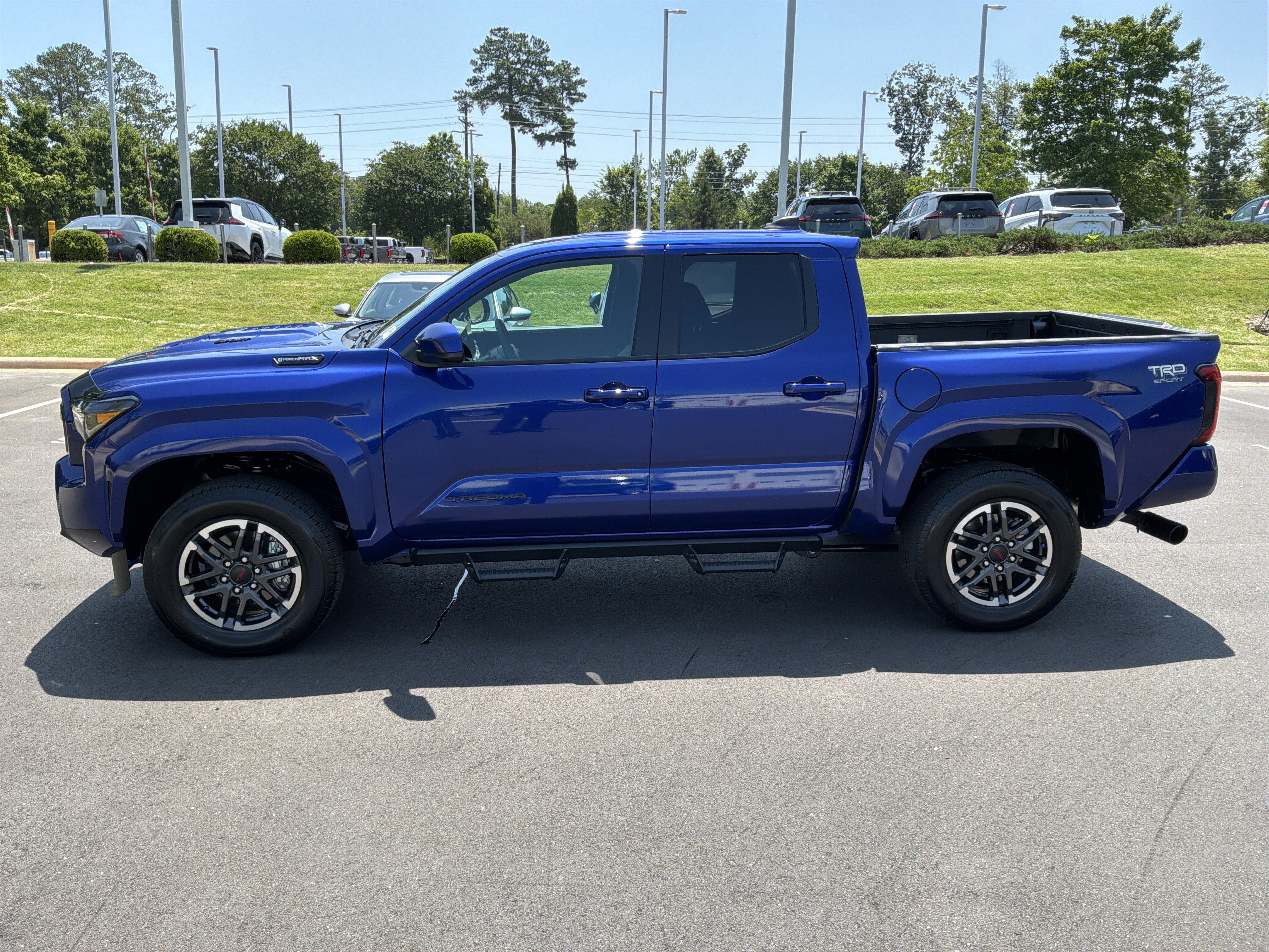 Used 2025 Toyota Tacoma TRD Sport w/ TRD Sport Premium Package AWD/4WD image 7