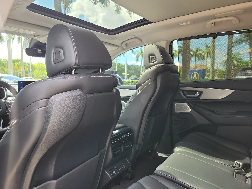 Used 2025 Acura MDX w/ Technology Package FWD image 13