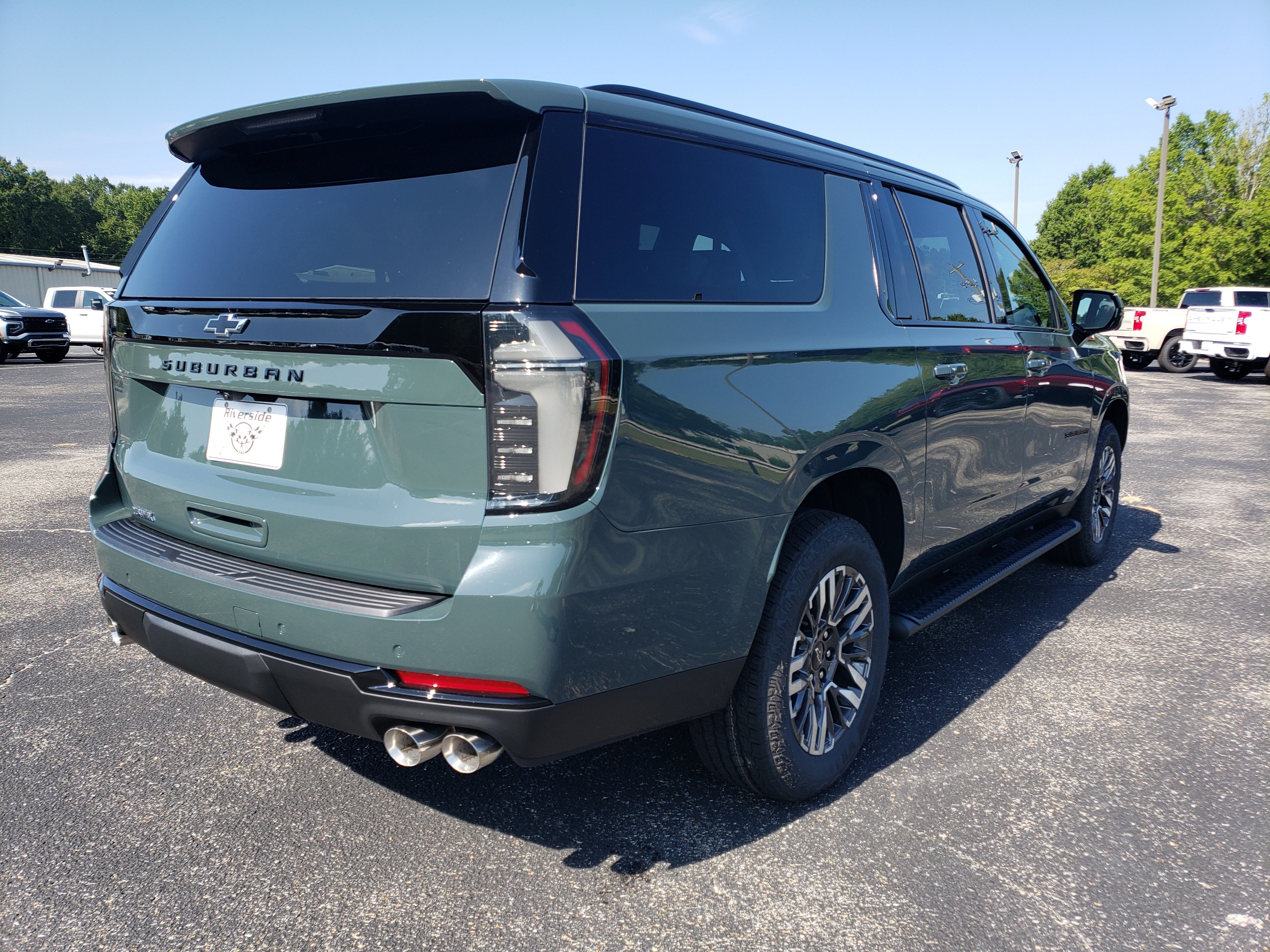 New 2026 Chevrolet Suburban Z71 w/ Z71 Off-Road Package AWD/4WD image 3