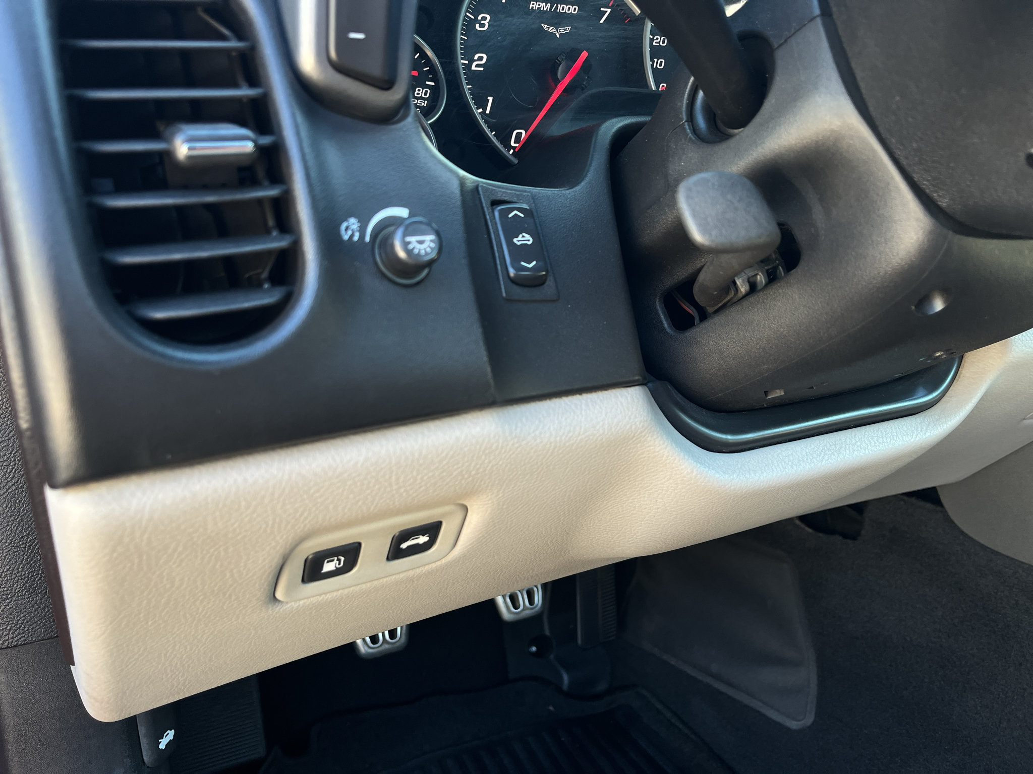 Used 2007 Chevrolet Corvette Convertible w/ Preferred Equipment Group RWD image 12