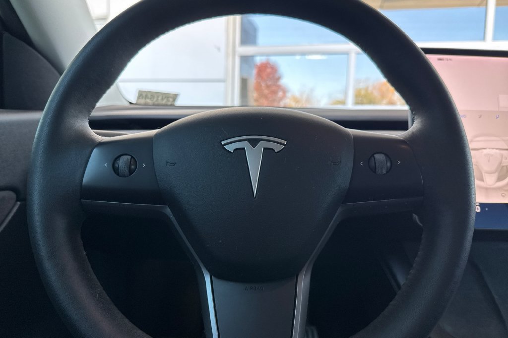 Used 2022 Tesla Model Y Performance AWD/4WD image 26