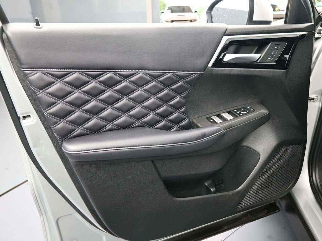 Used 2023 Mitsubishi Outlander SEL image 16