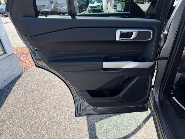 Used 2024 Ford Explorer XLT AWD/4WD image 14