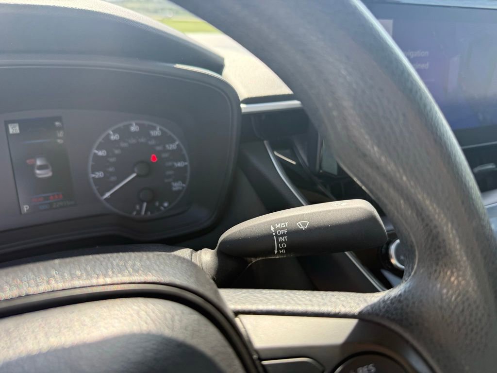 Used 2025 Toyota Corolla LE image 32