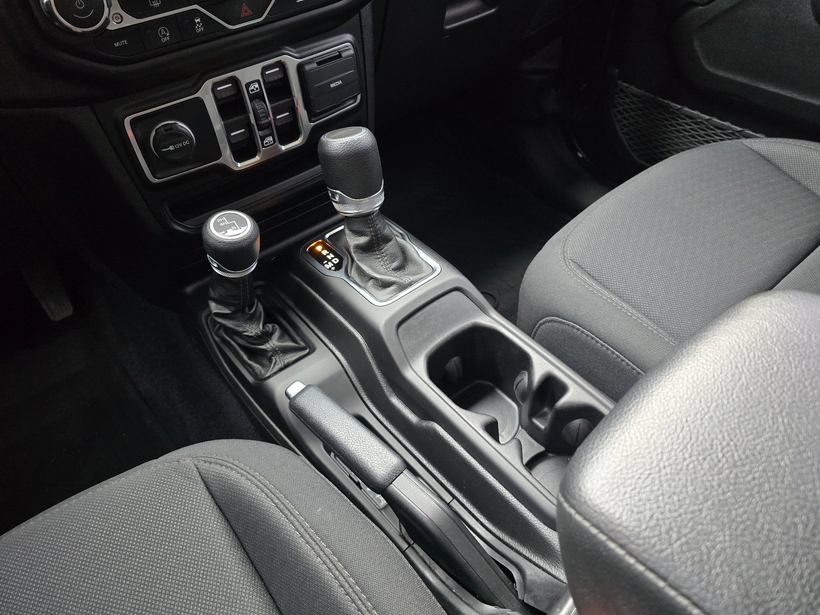 Used 2022 Jeep Gladiator Sport image 17