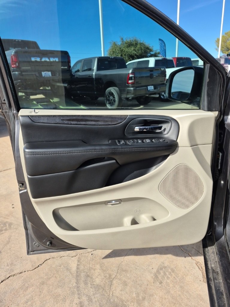 Used 2020 Dodge Grand Caravan SE w/ UConnect Hands-Free Group image 13