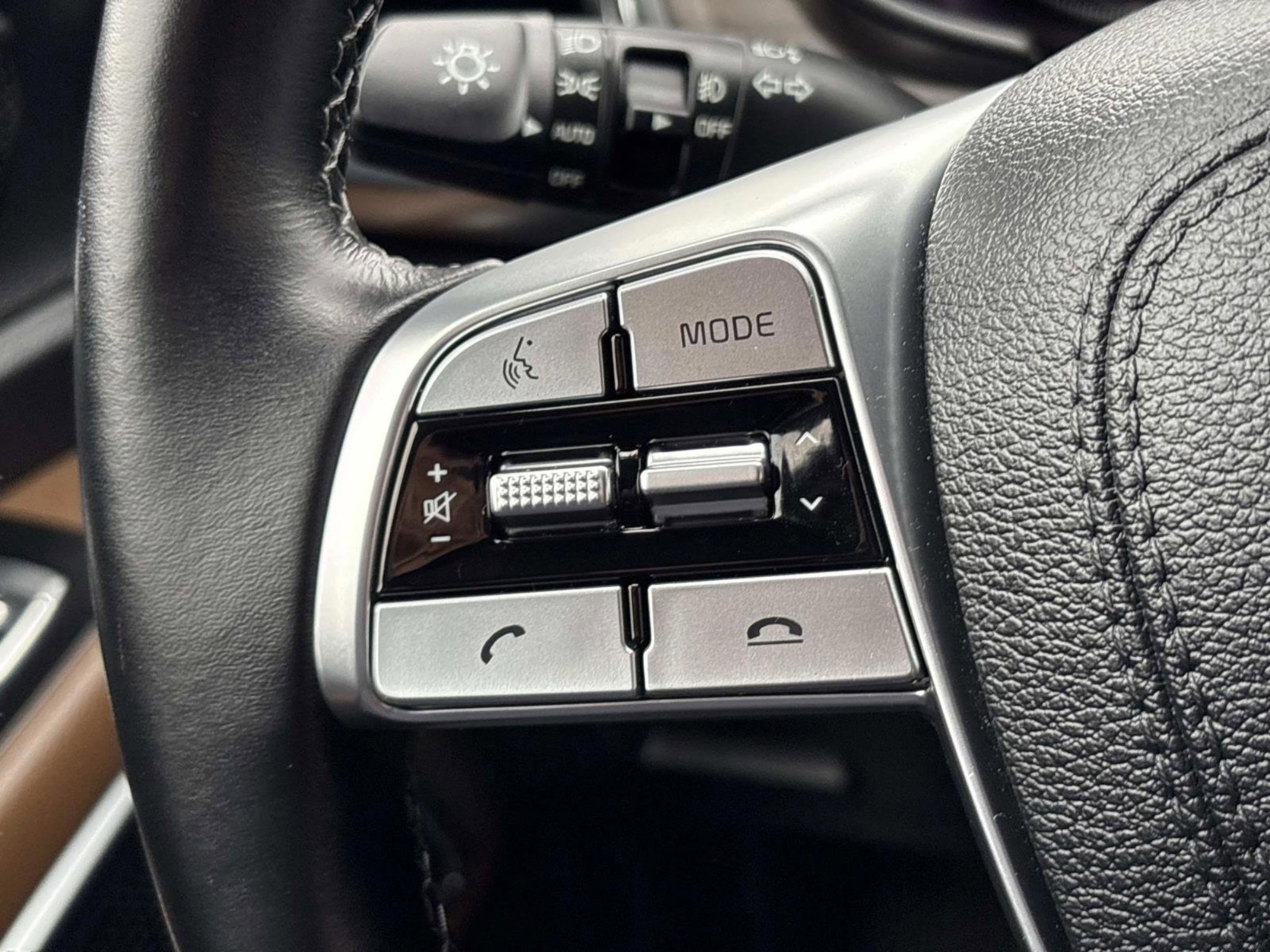 Used 2022 Kia Telluride SX w/ SX Prestige Package image 24