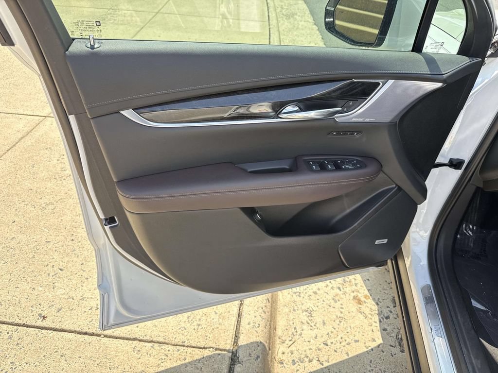 Used 2024 Cadillac XT6 Premium Luxury w/ Technology Package FWD image 29