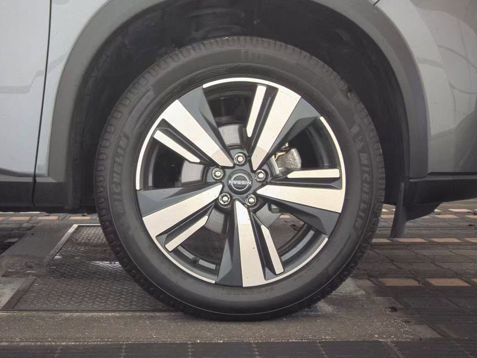 Used 2024 Nissan Rogue SL image 14