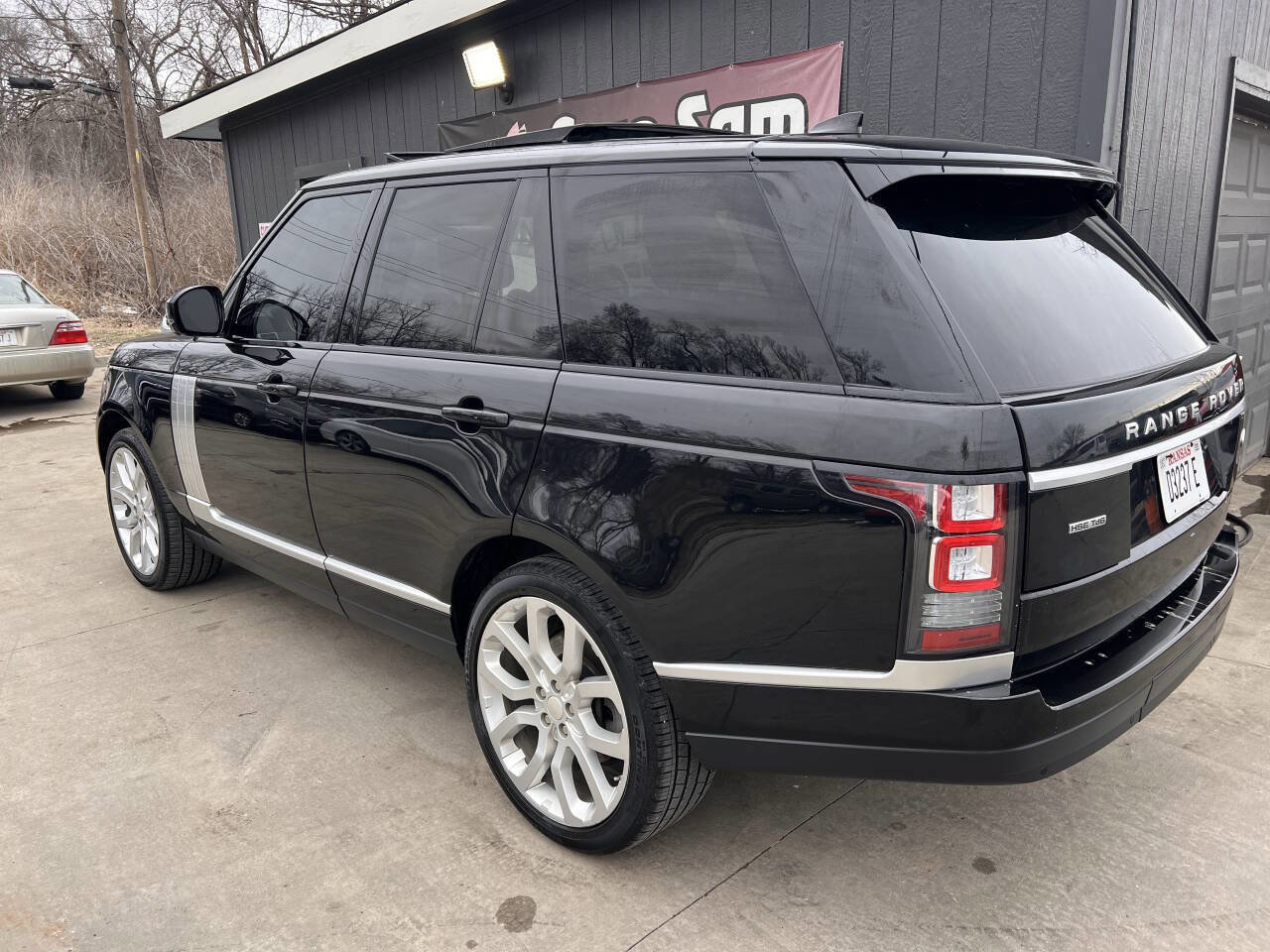 Used 2017 Land Rover Range Rover HSE image 6