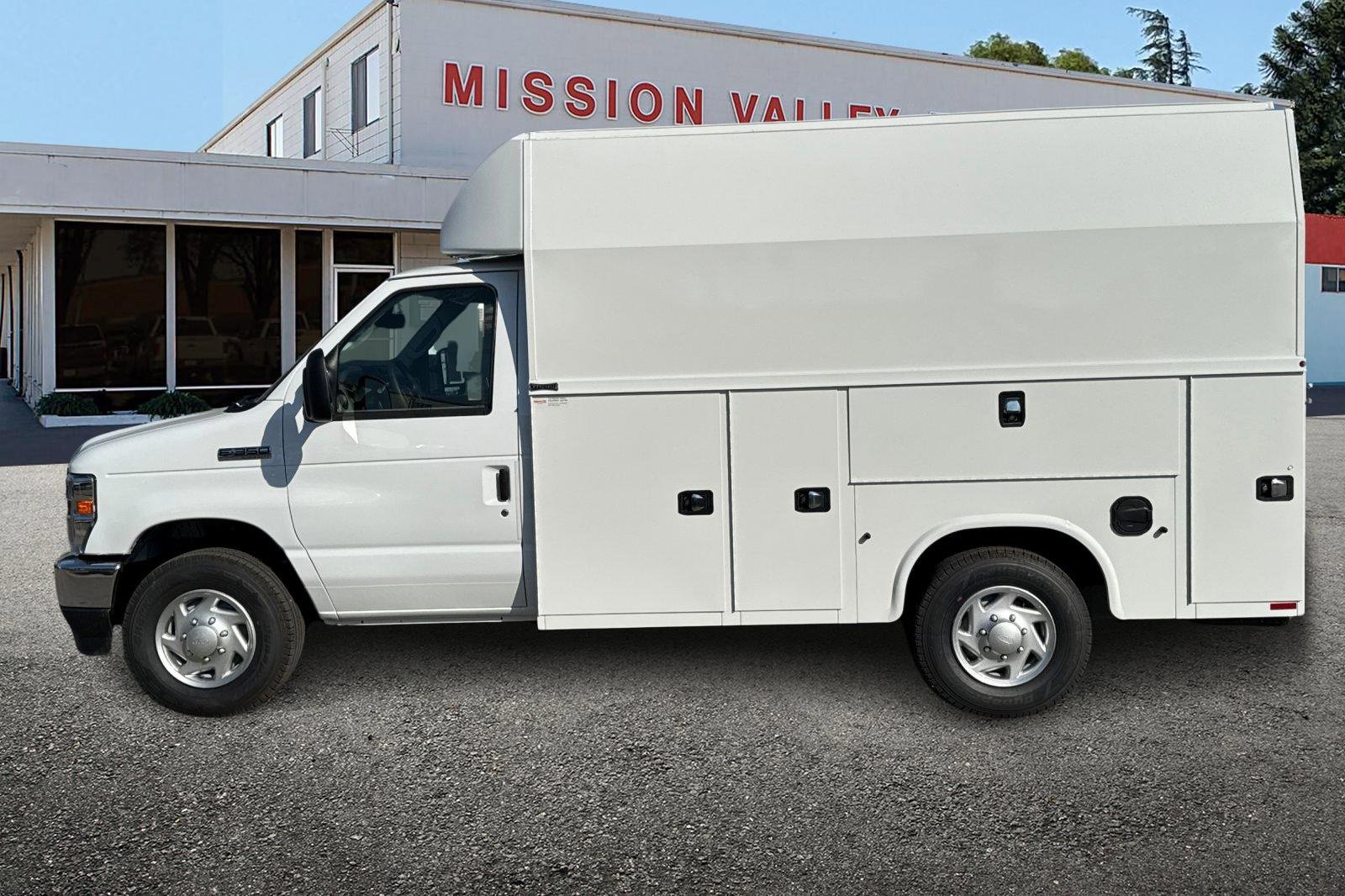 New 2026 Ford E-350 and Econoline 350 Super Duty w/ Power Equipment Group image 7