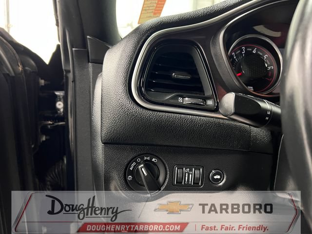 Used 2016 Dodge Challenger SXT RWD image 30