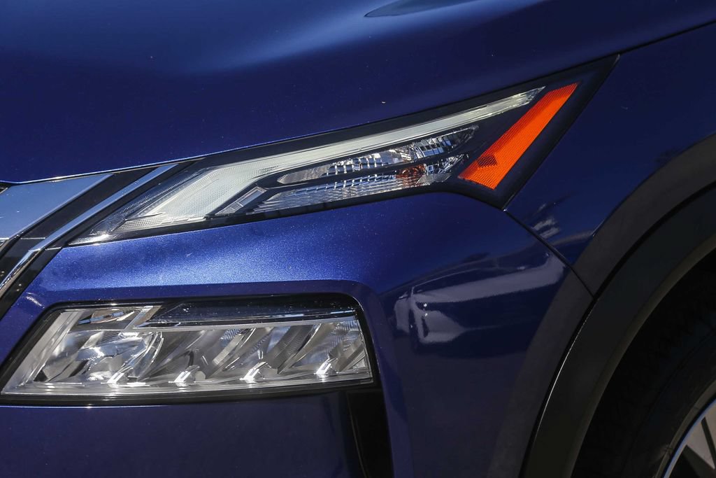 Used 2023 Nissan Rogue SV FWD image 4
