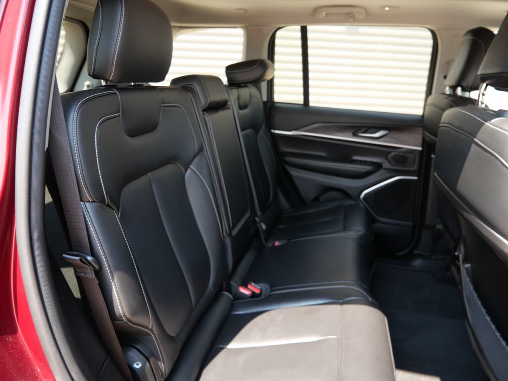 Used 2023 Jeep Grand Cherokee 4WD 4xe image 17