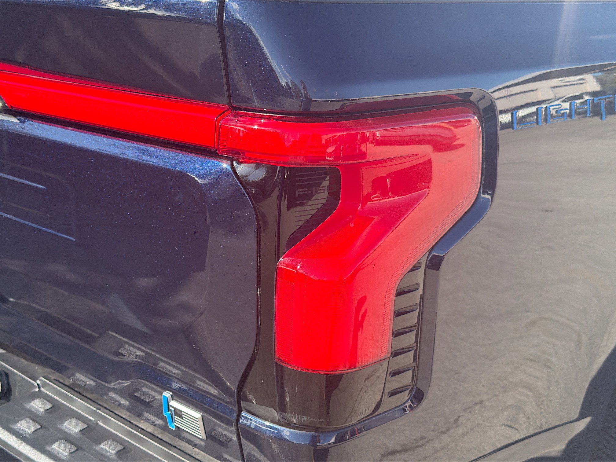 Used 2023 Ford F150 Lightning Lariat image 25