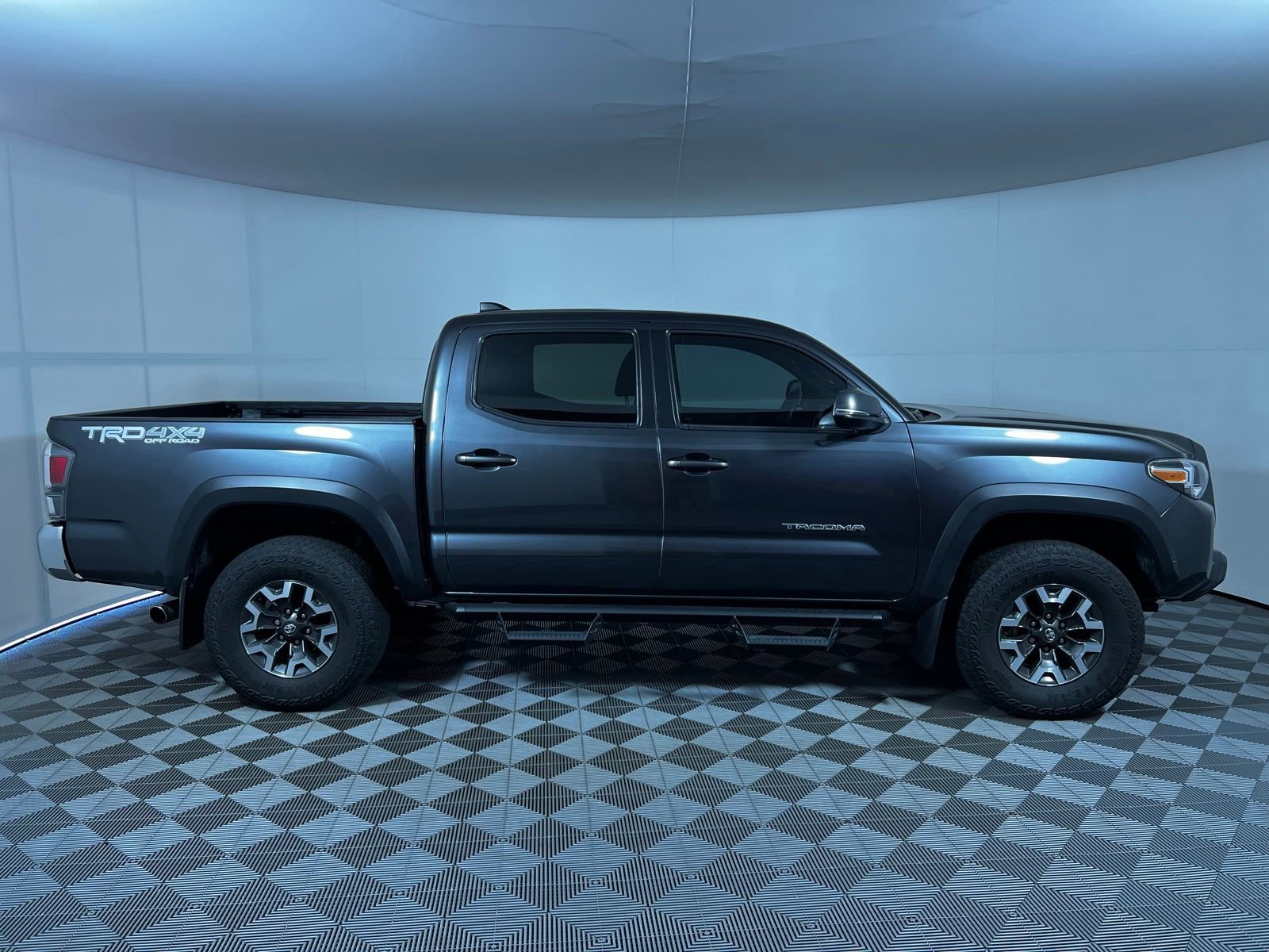 Used 2022 Toyota Tacoma TRD Off-Road AWD/4WD image 4