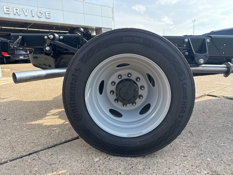 New 2025 Ford F550 4x4 Regular Cab Super Duty image 7