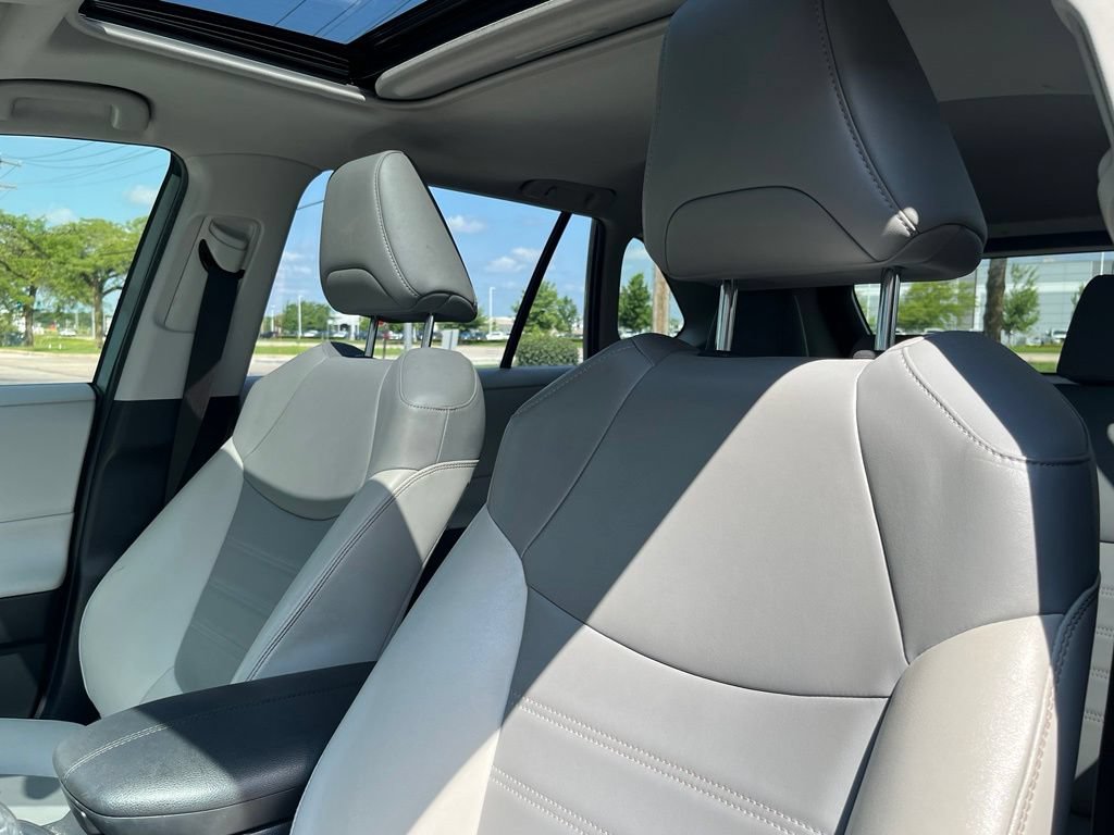 Used 2019 Toyota RAV4 XLE Premium FWD image 9
