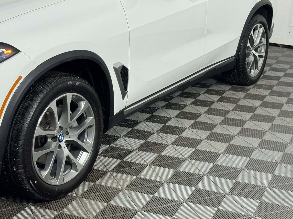 Used 2026 BMW X5 xDrive40i w/ Premium Package AWD/4WD image 13
