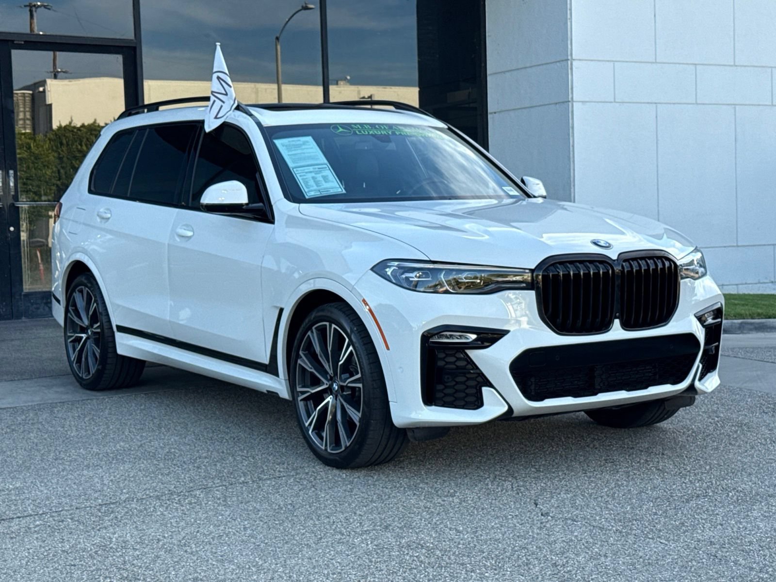 Used 2022 BMW X7 xDrive40i w/ M Sport Package AWD/4WD image 8