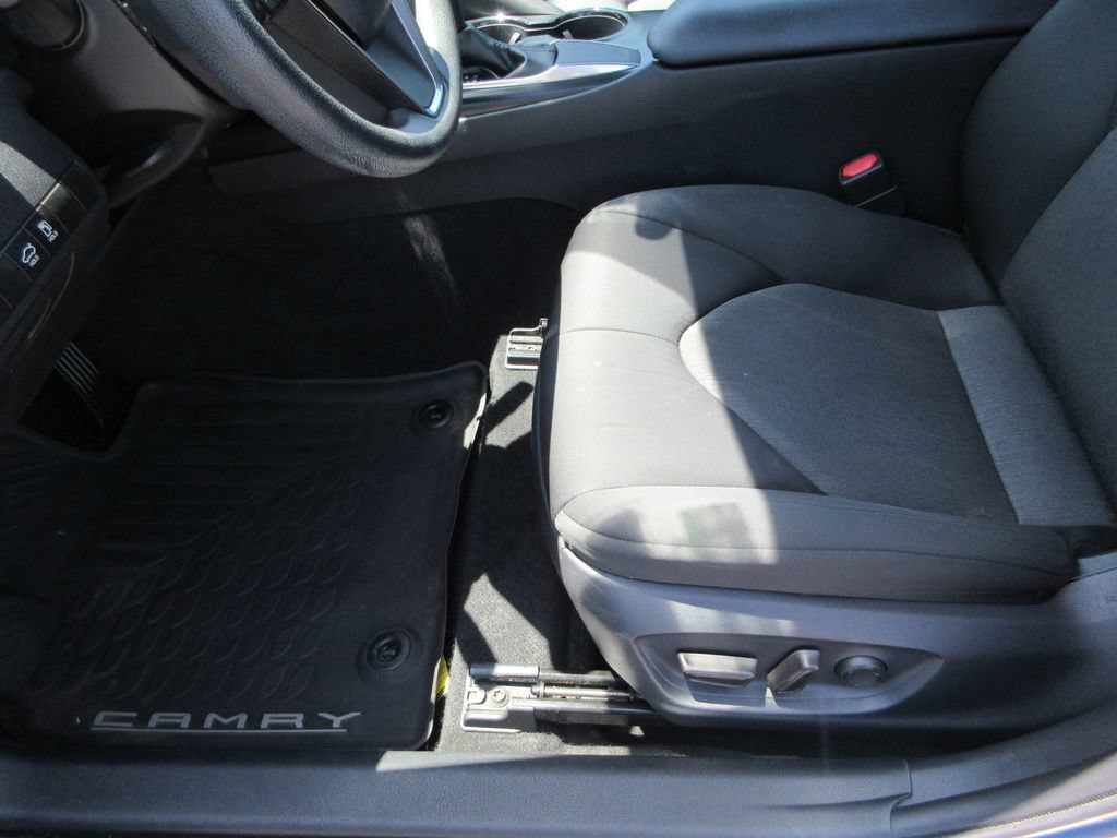 Used 2019 Toyota Camry LE FWD image 19