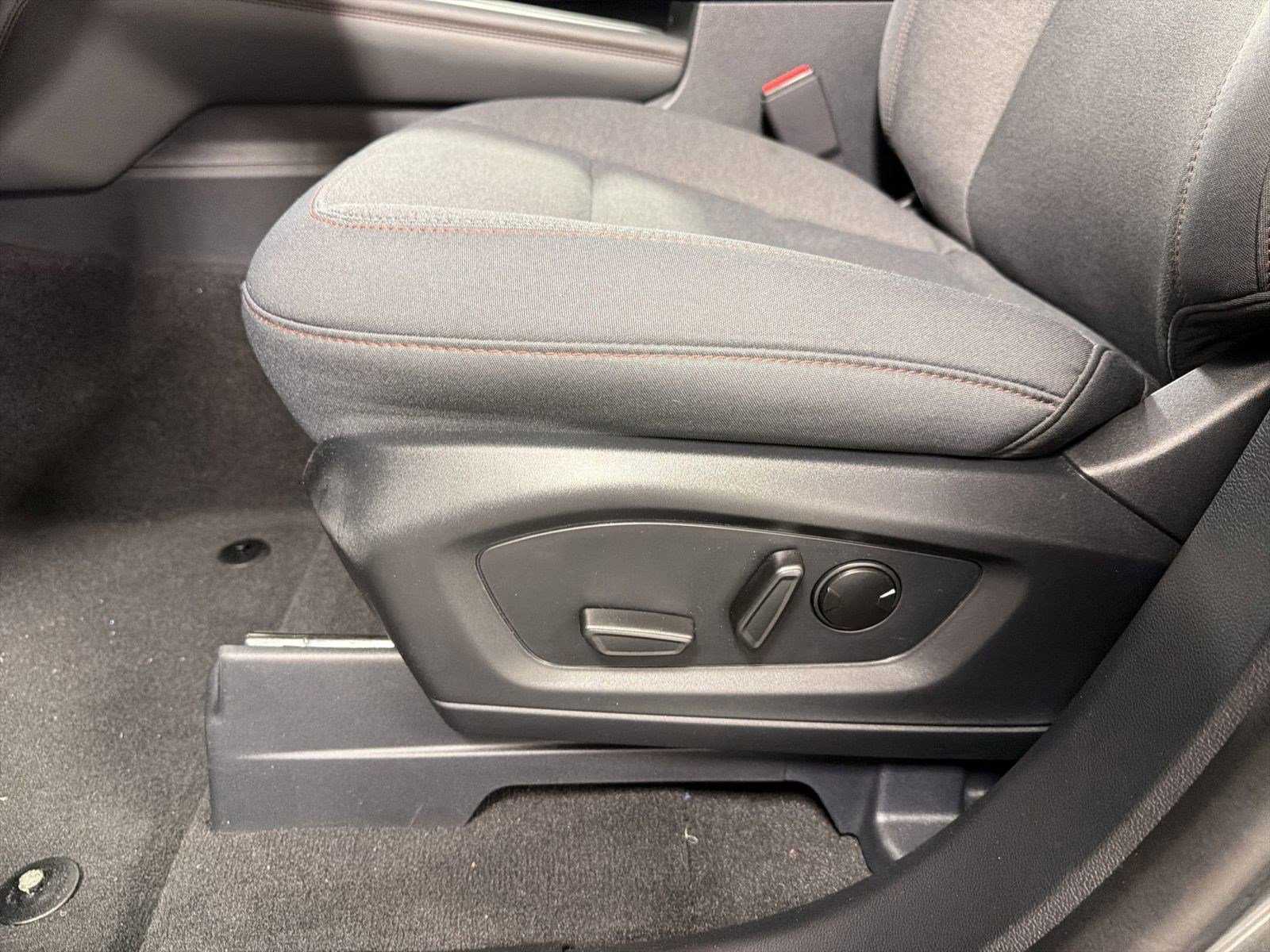 Used 2025 Ford Explorer Active RWD image 13