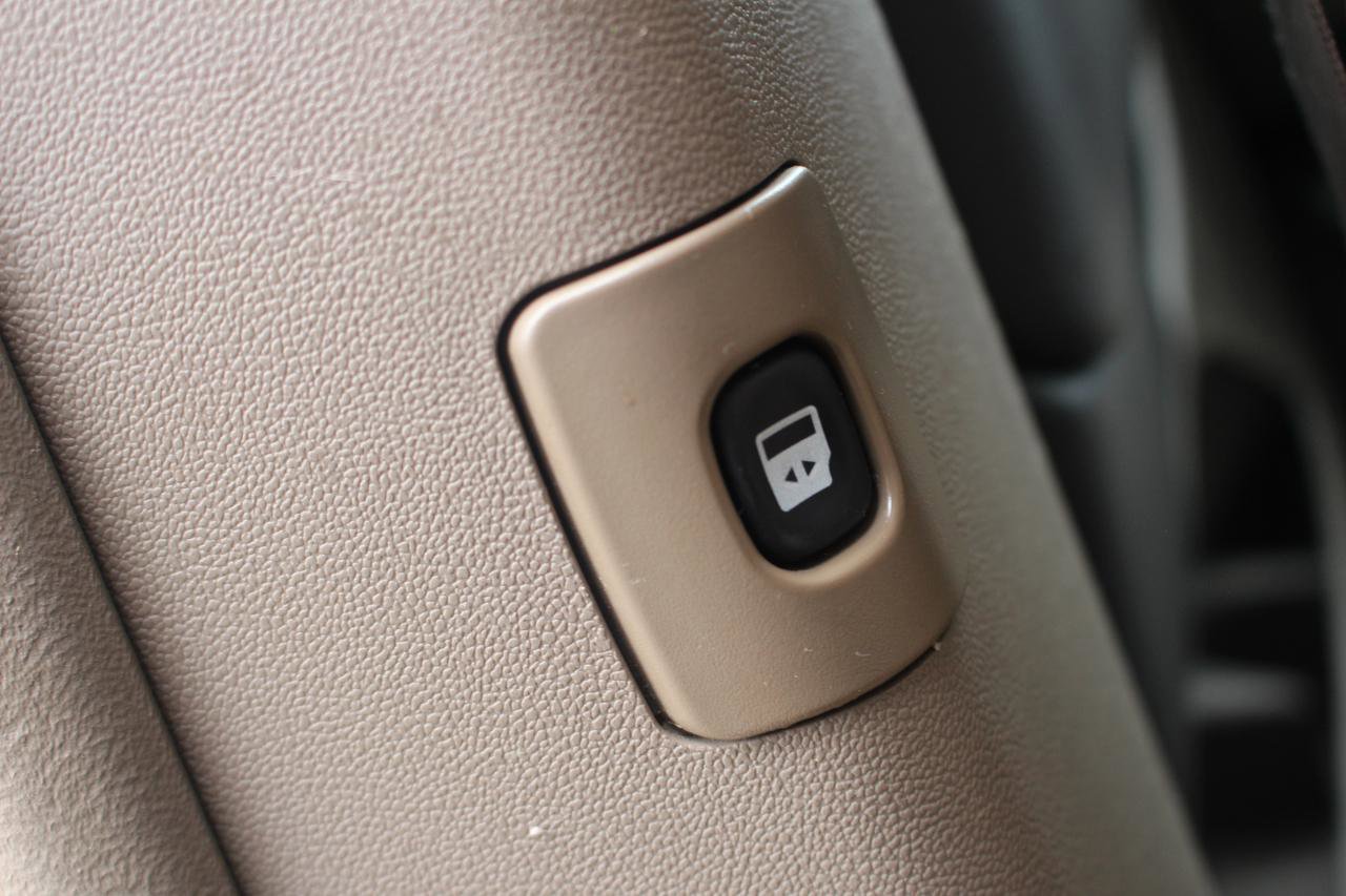 Used 2013 Chrysler Town & Country Limited w/ Trailer Tow Group FWD image 38