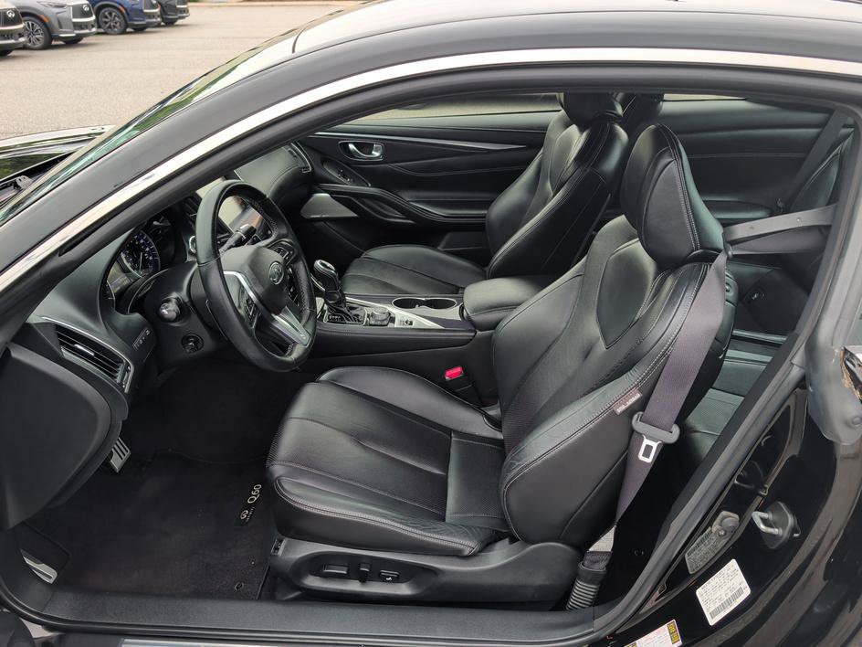 Used 2017 INFINITI Q60 Red Sport 400 AWD/4WD image 8