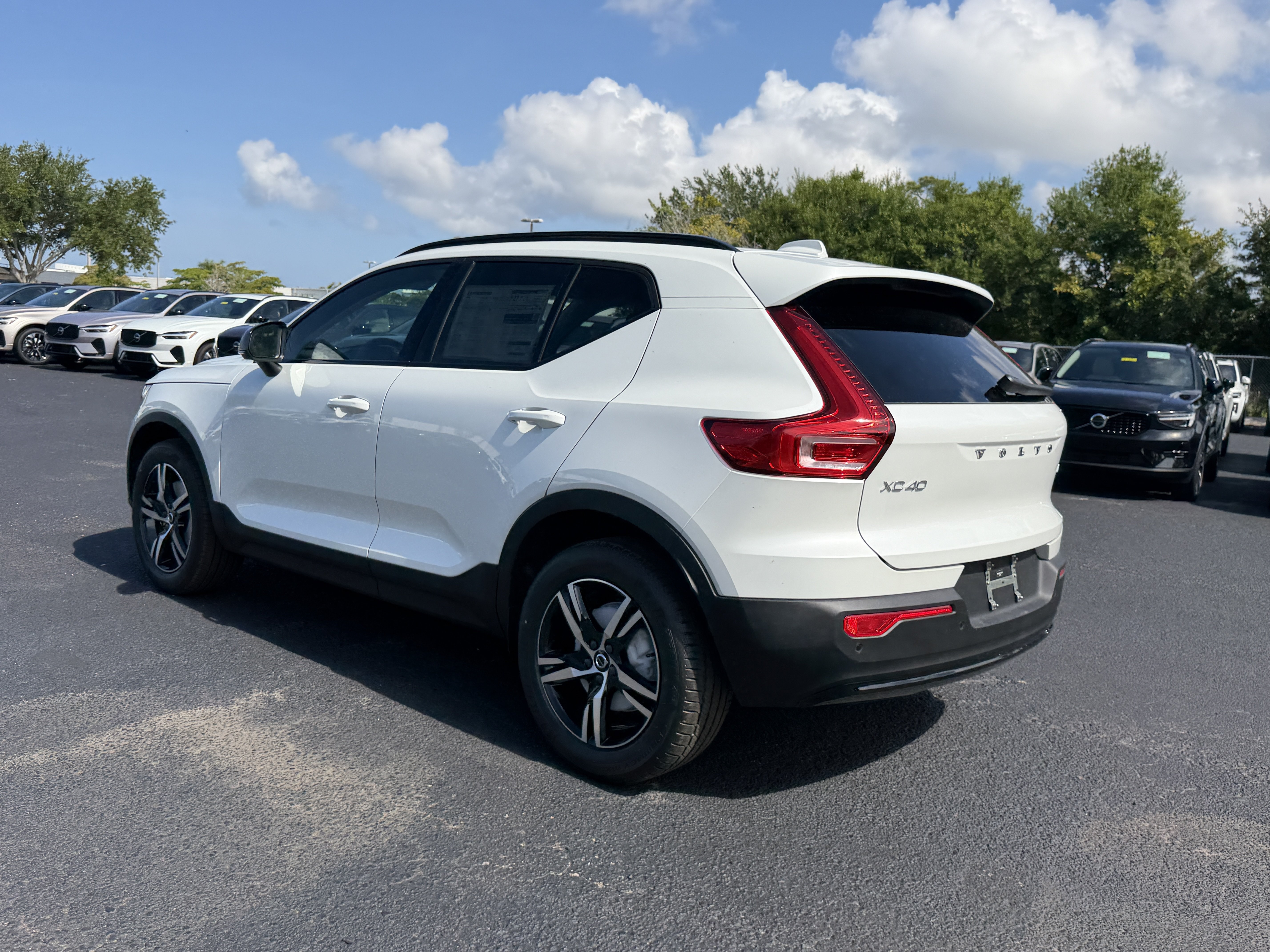New 2026 Volvo XC40 B4 Core w/ Climate Package FWD image 5