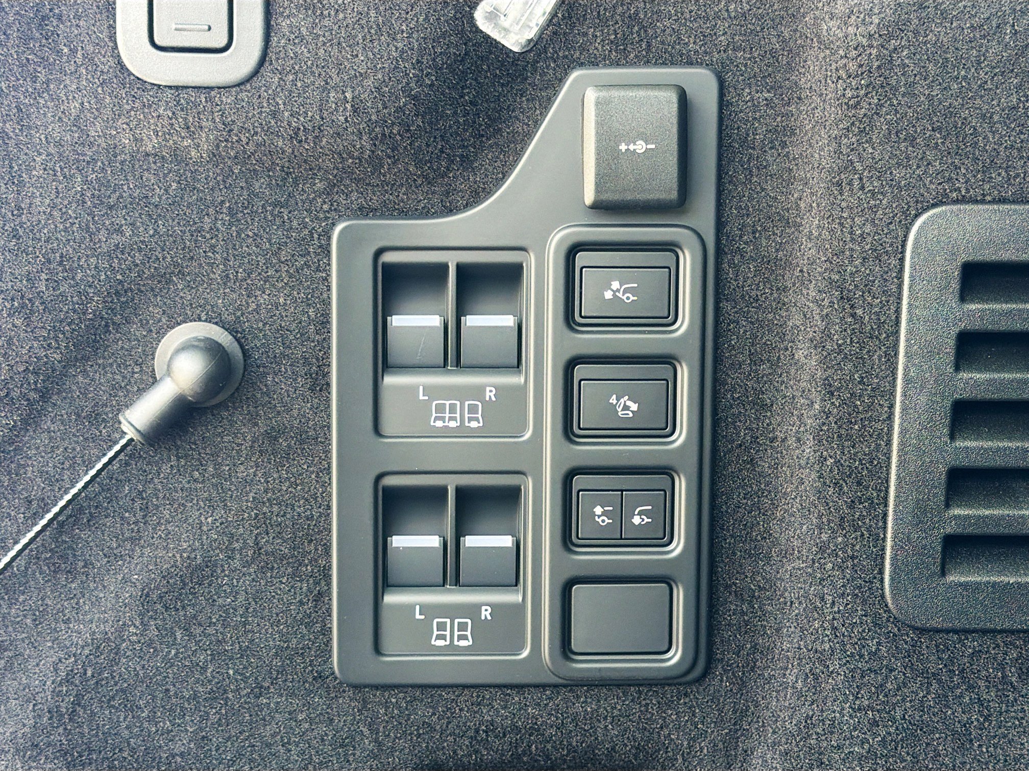 New 2026 Land Rover Discovery Dynamic SE AWD/4WD image 13