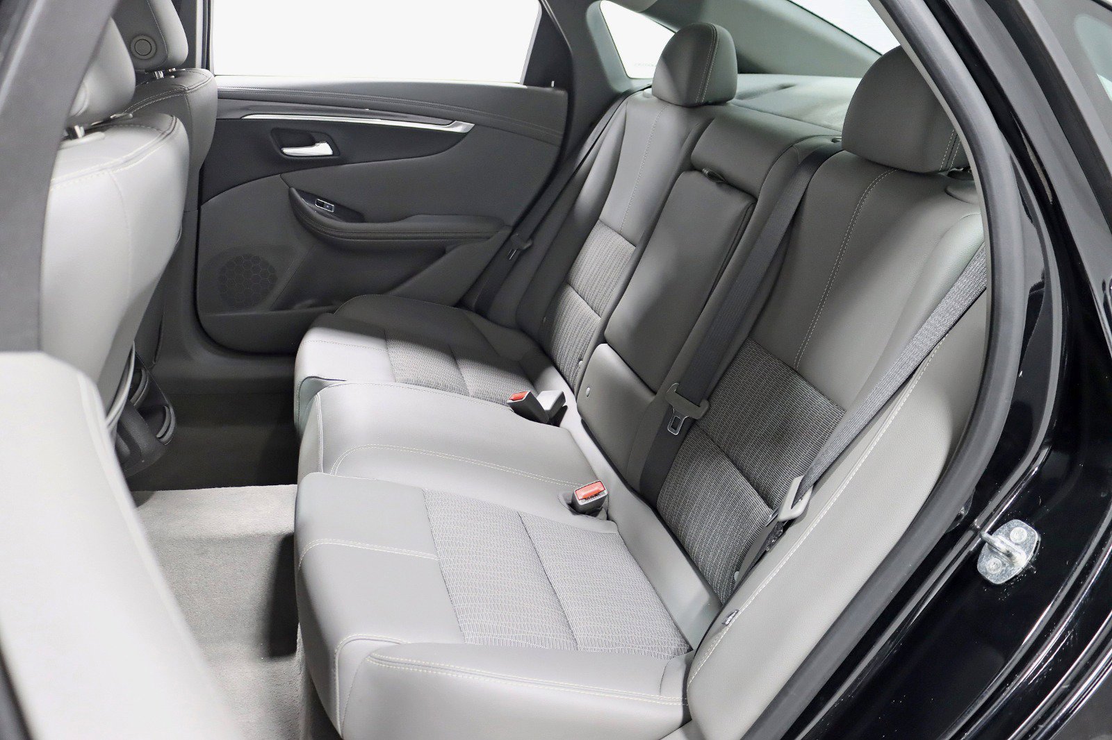 Used 2018 Chevrolet Impala LS image 23