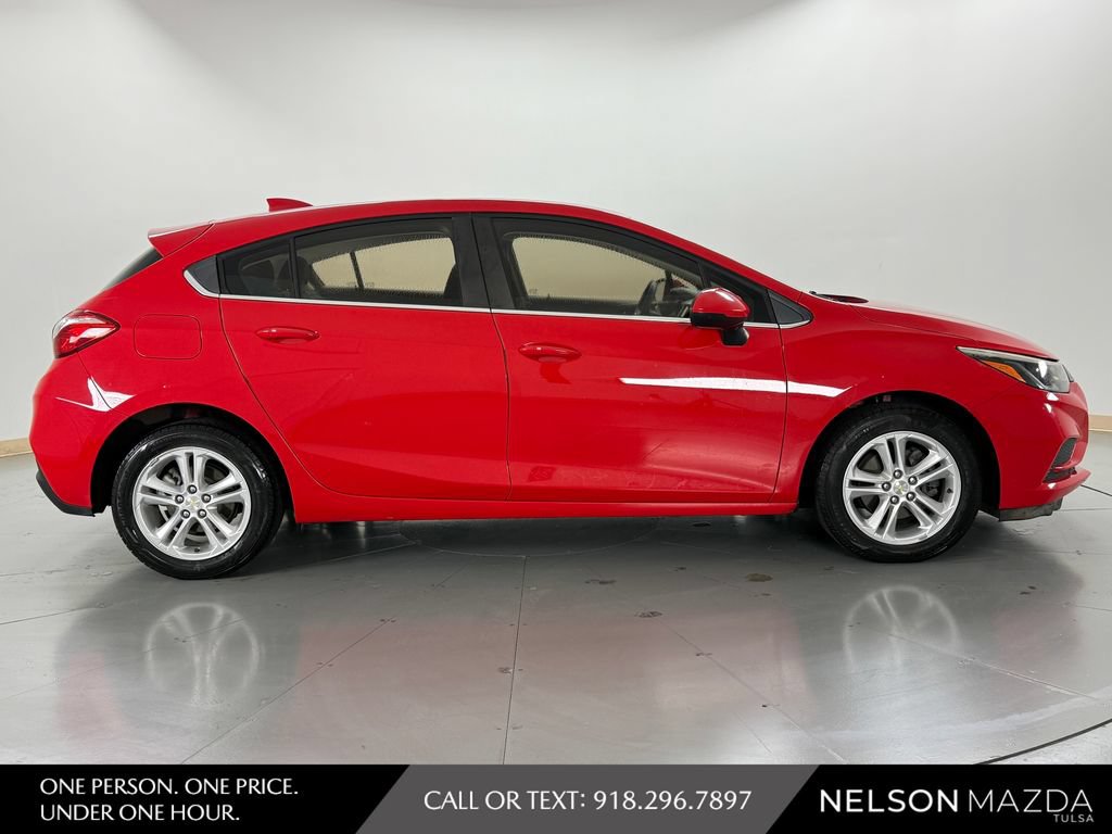 Used 2018 Chevrolet Cruze LT w/ Convenience Package FWD image 5