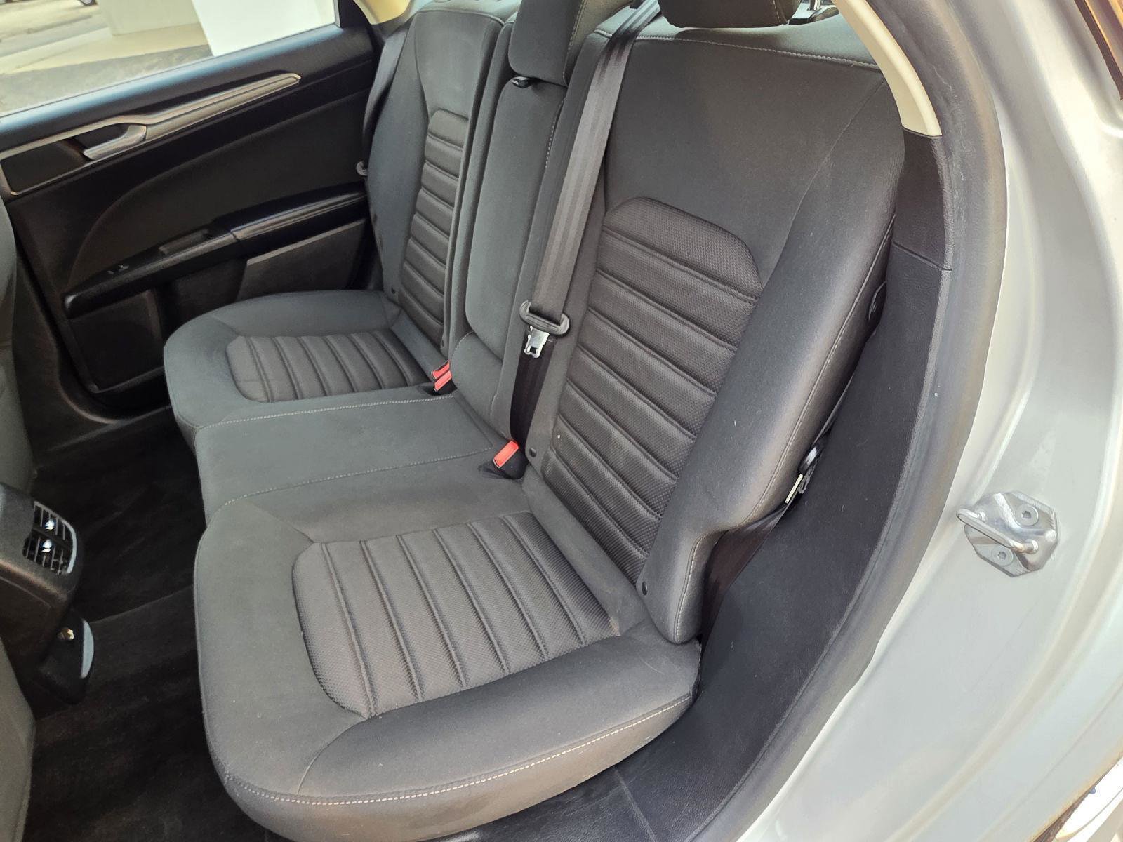 Used 2019 Ford Fusion SE image 24