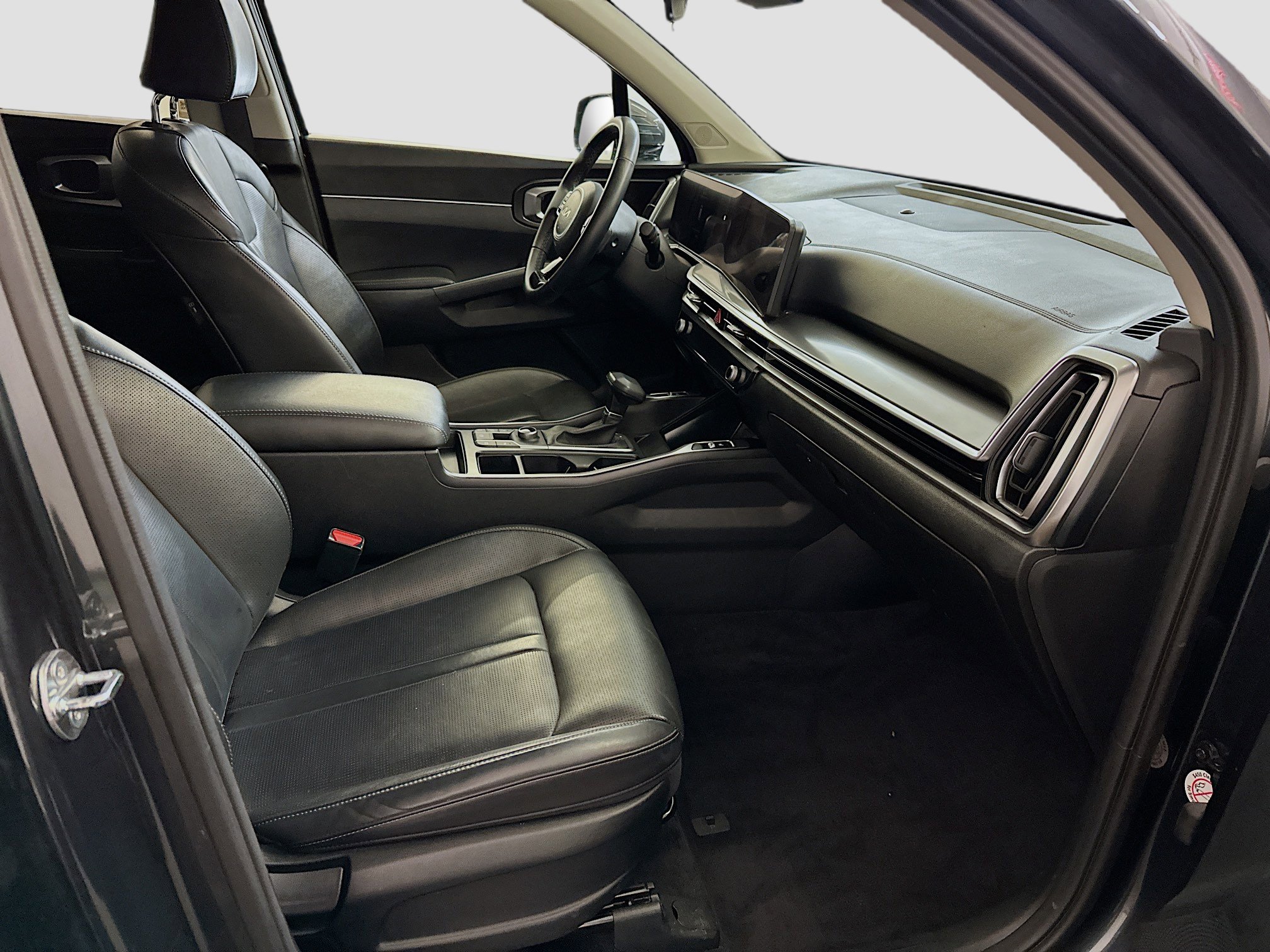 Used 2024 Kia Sorento S image 32