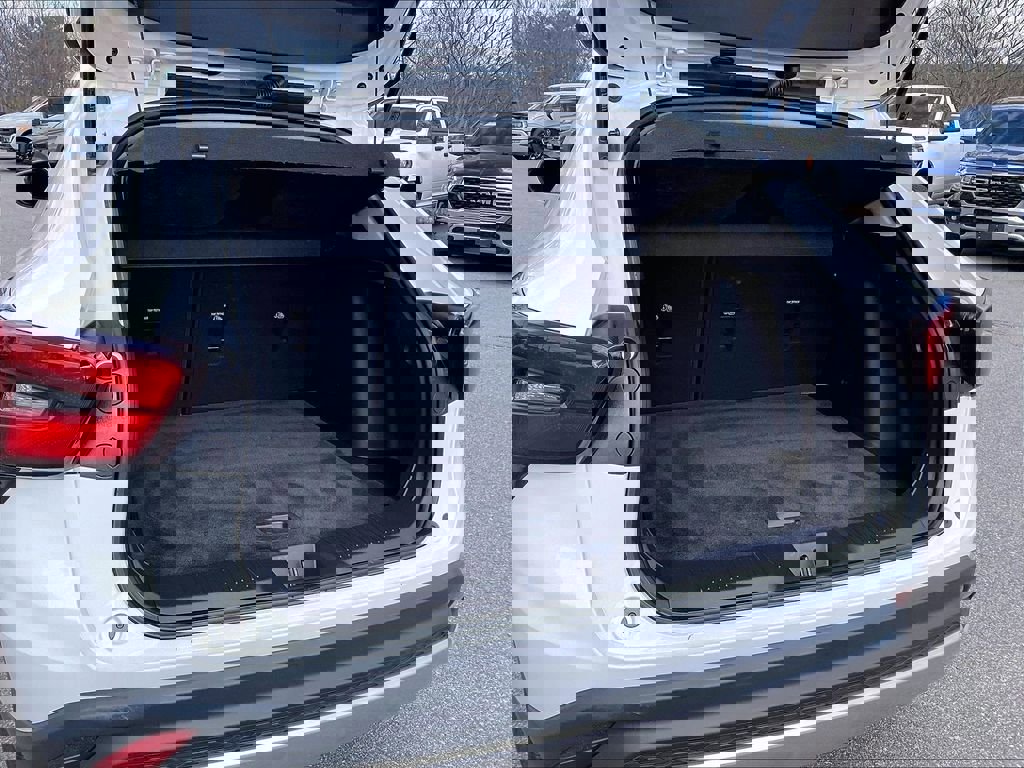 Used 2025 Chevrolet Trax LT w/ LT Convenience Package FWD image 34