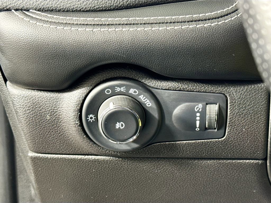 Used 2021 Dodge Durango SRT w/ Technology Group image 10