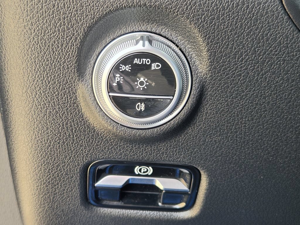 Used 2025 Mercedes-Benz CLE 300 4MATIC Coupe image 24