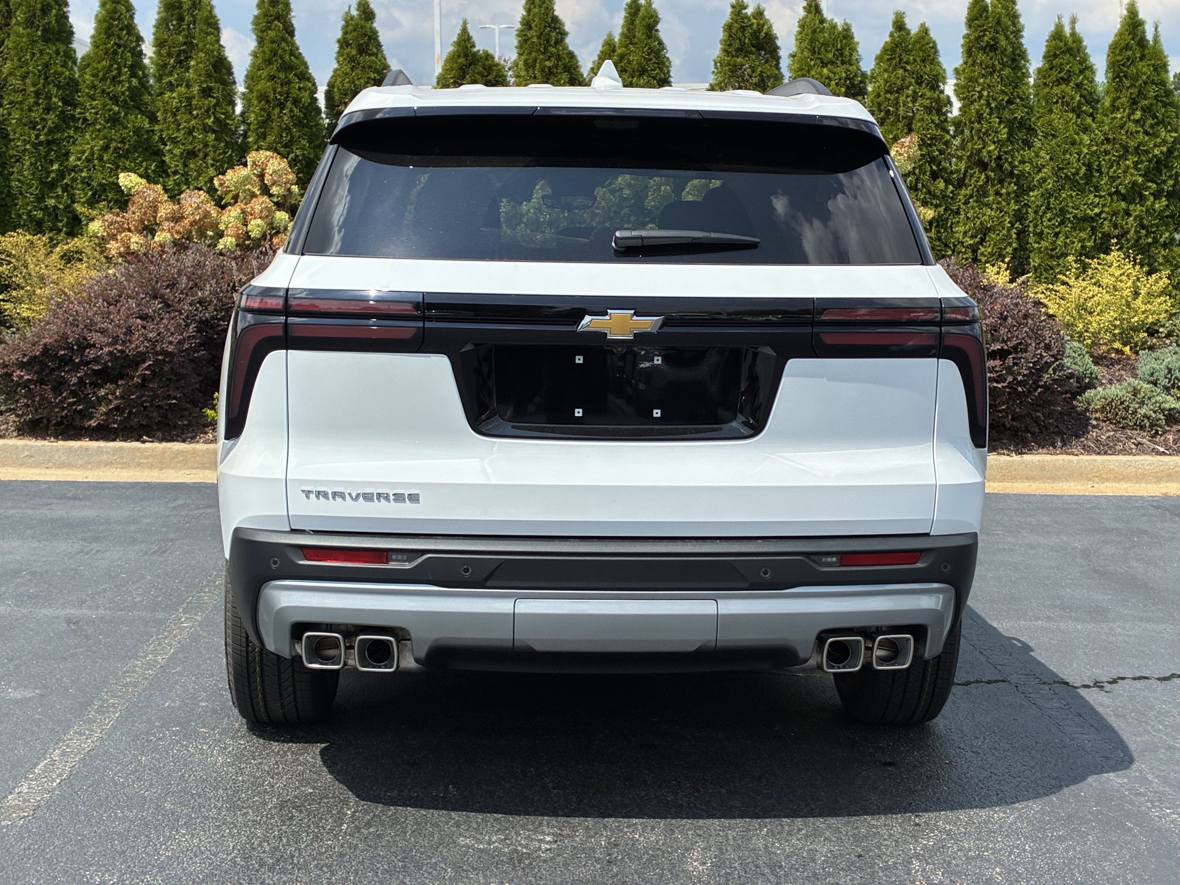 New 2027 Chevrolet Traverse LT w/ Driver Confidence Package FWD image 8