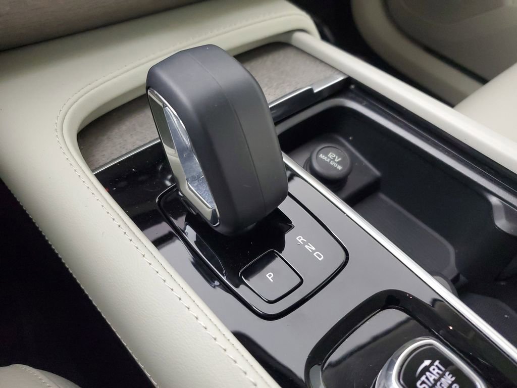 Certified 2024 Volvo XC90 B5 Plus w/ Protection Package Premier image 35