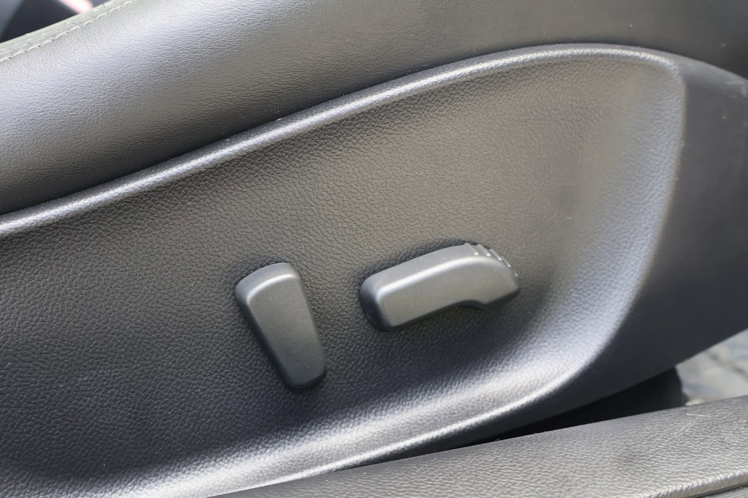 Used 2010 INFINITI G37 Sport w/ Navigation Pkg image 37