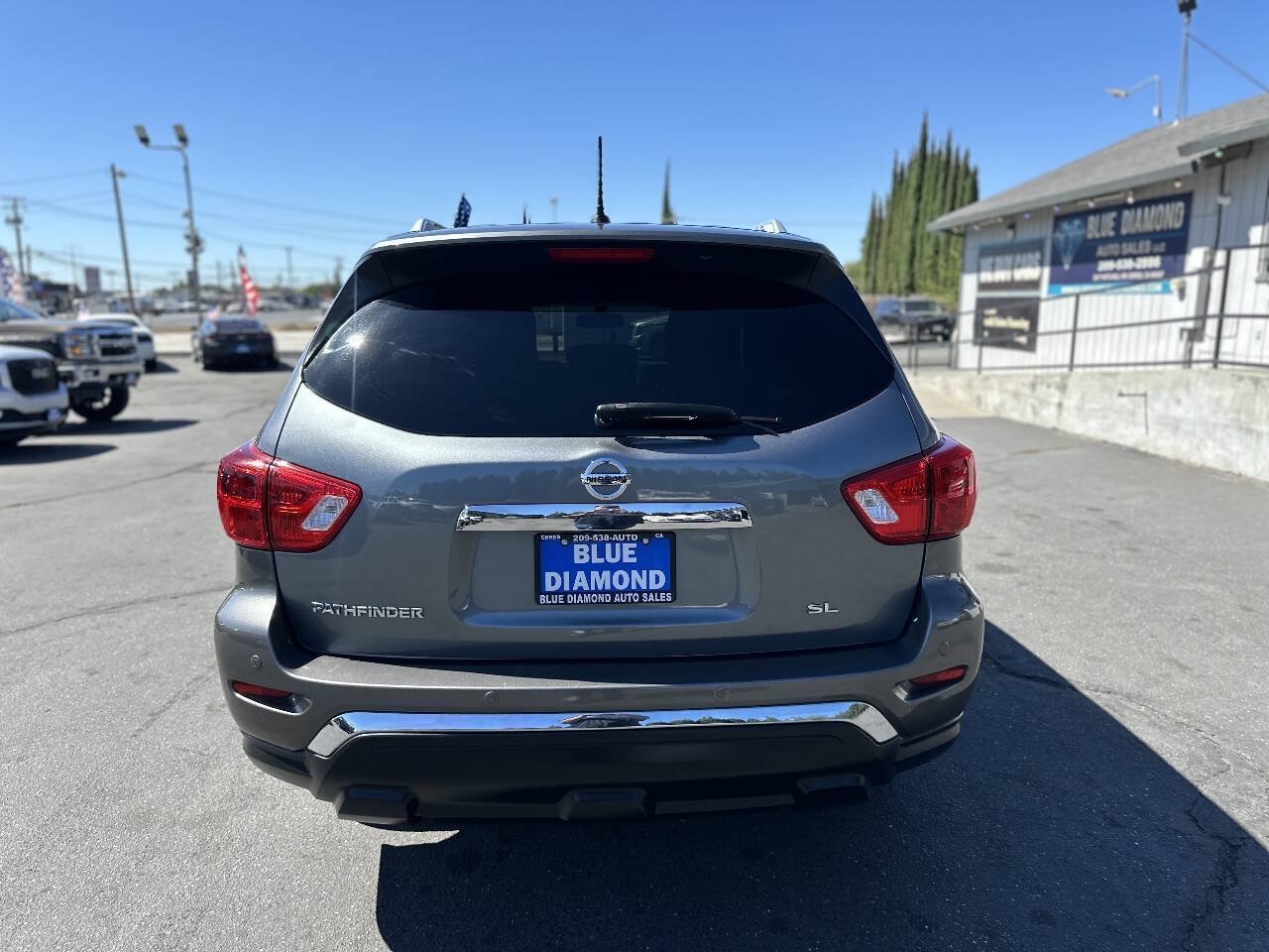 Used 2018 Nissan Pathfinder SL FWD image 5