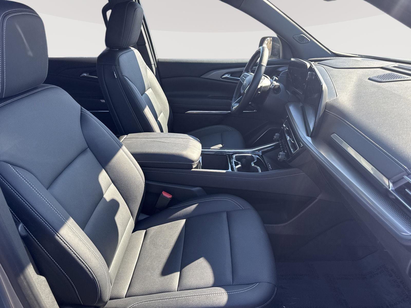 Used 2025 Chevrolet Traverse LT w/ Enhanced Driving Package image 19