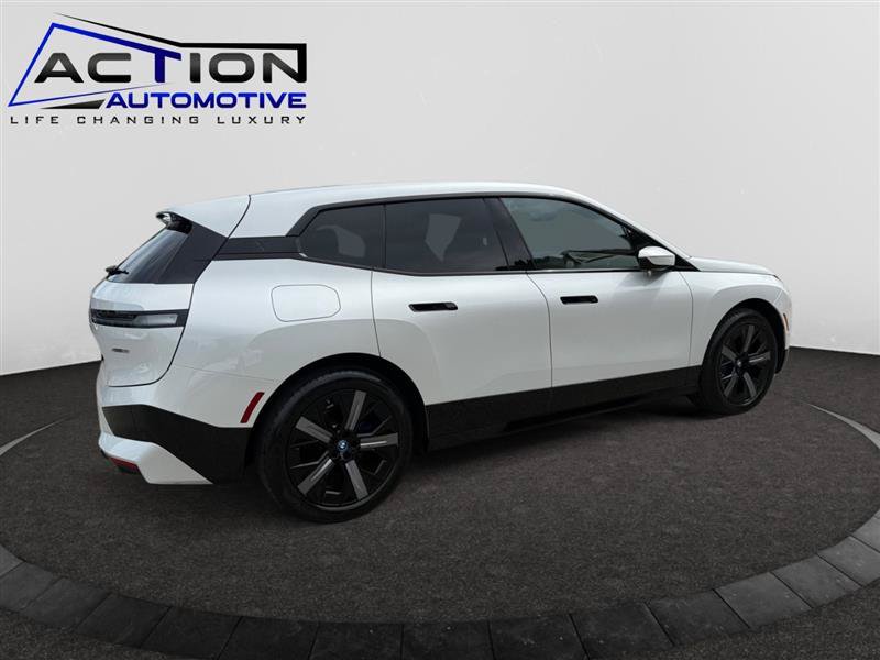 Used 2024 BMW iX xDrive50 w/ Premium Package AWD/4WD image 8
