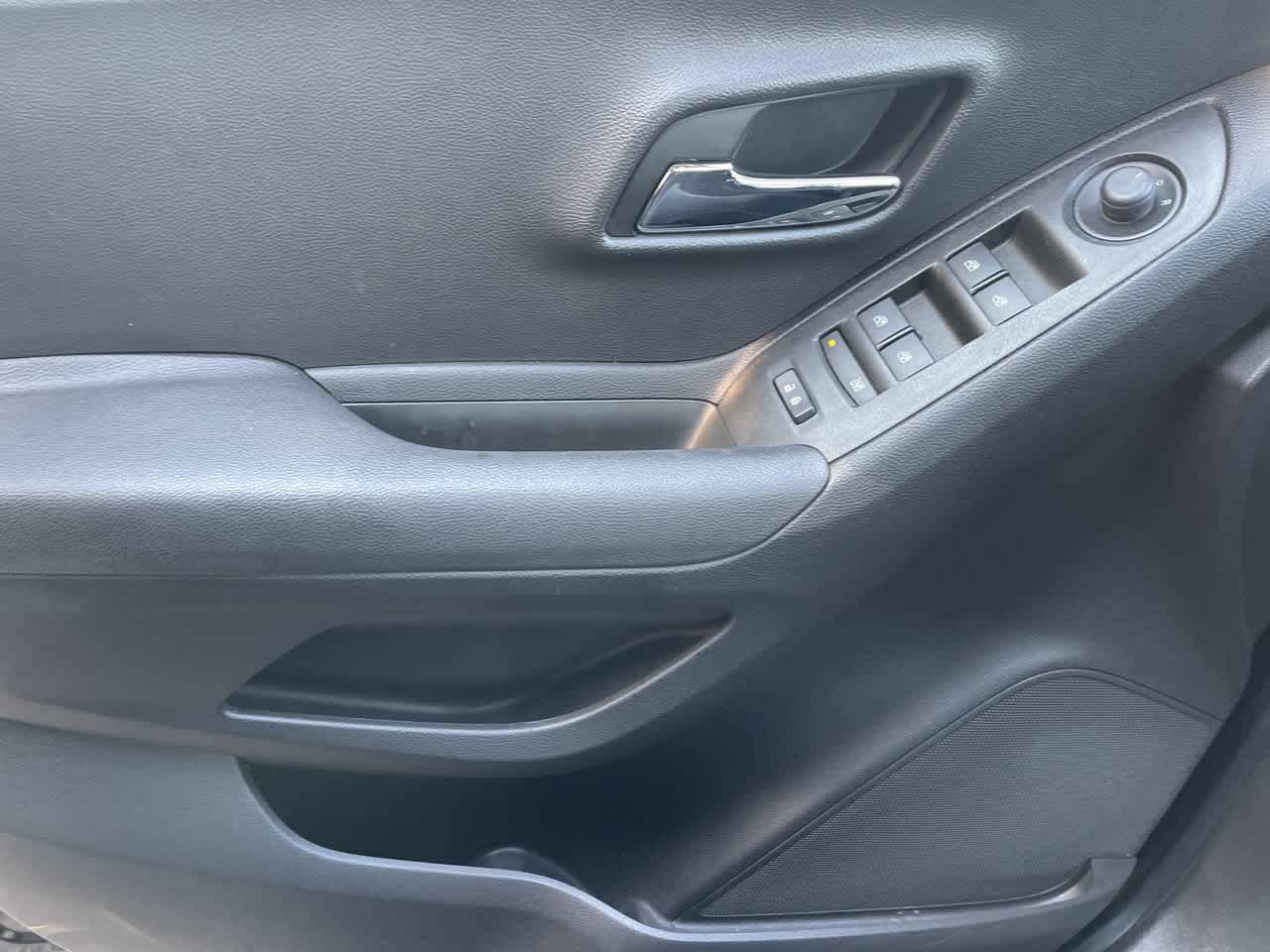 Used 2019 Chevrolet Trax LT FWD image 27