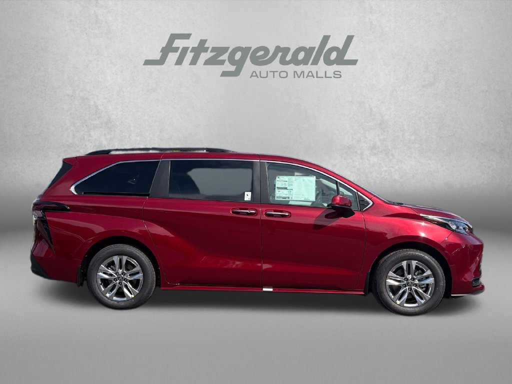 New 2026 Toyota Sienna XLE FWD image 9