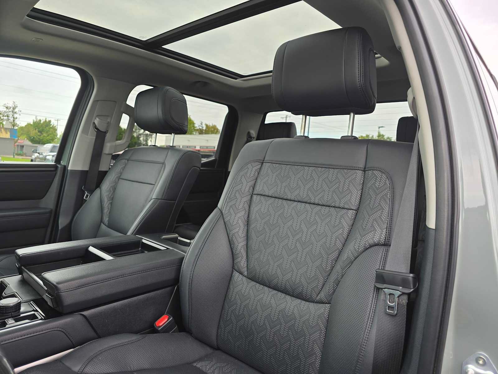 Used 2024 Toyota Tundra Limited AWD/4WD image 23